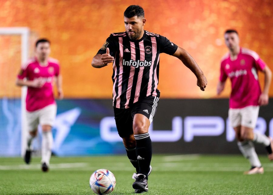 Sergio Aguero playing against Porcinos FC